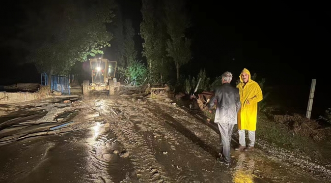 SAĞANAK YAĞIŞ HAYATI OLUMSUZ ETKİLEDİ…