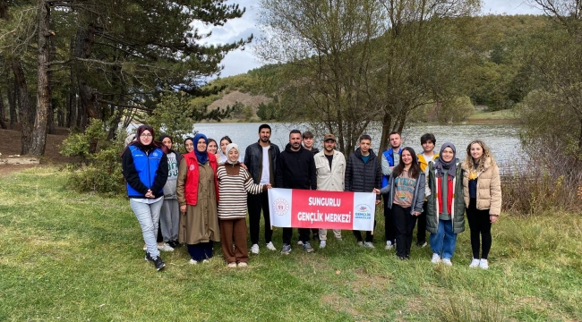 GENÇLER DOĞA YÜRÜYÜŞÜ YAPTILAR