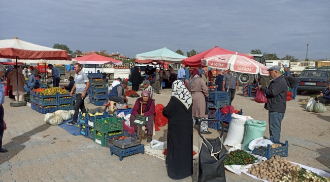 KÖY ESNAFI YENİ ZEMİNDE TEZGAH AÇTI