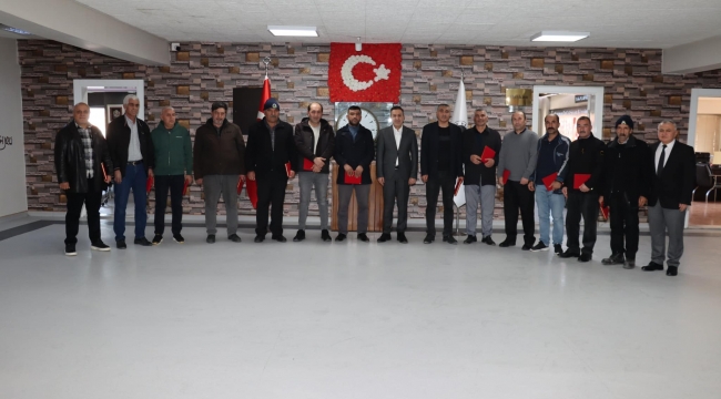 BAŞKAN DERE, EMEKLİ OLAN PERSONELLERE PLAKET VERDİ...